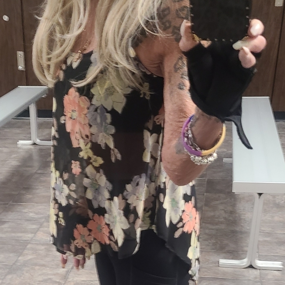 HP🔥🔥🔥Beautiful Spring Summer Floral Top sz S - Picture 14 of 15